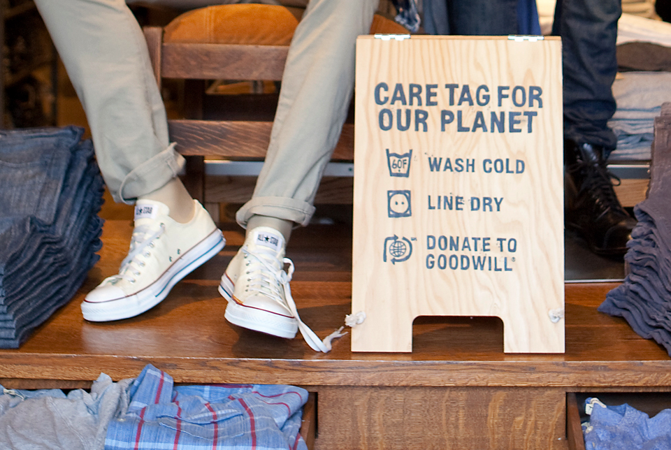 Planet-Friendly Tips to Clean Your Jeans - Levi Strauss & Co : Levi Strauss  & Co