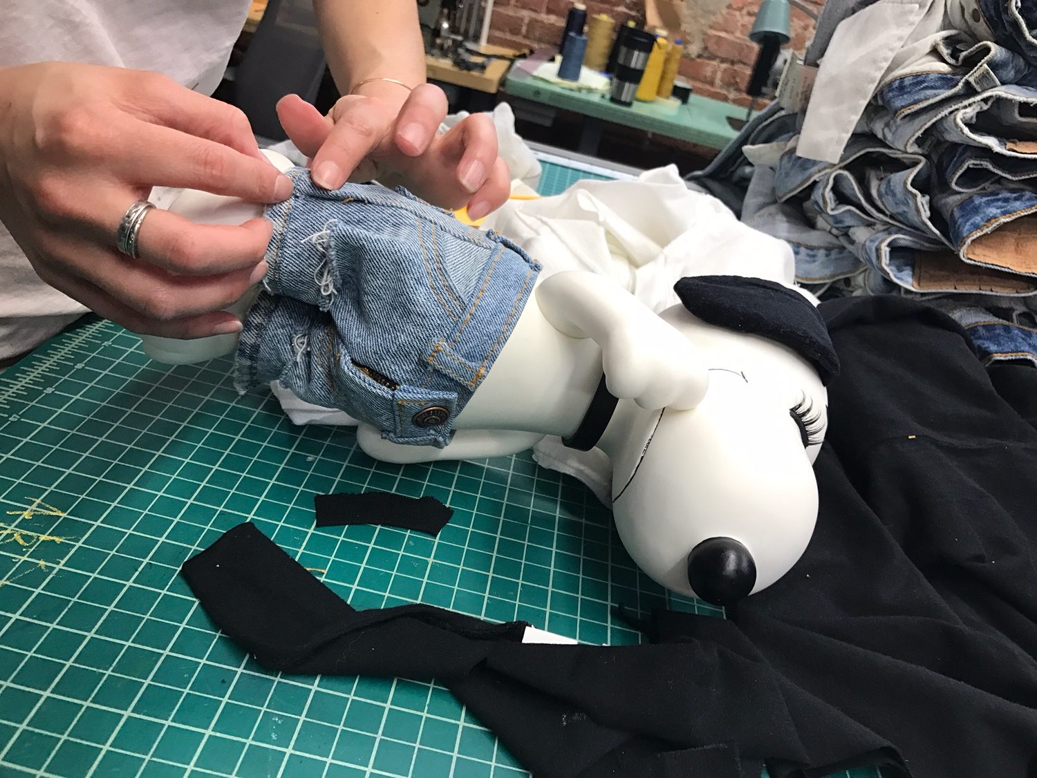 levi's snoopy jeans