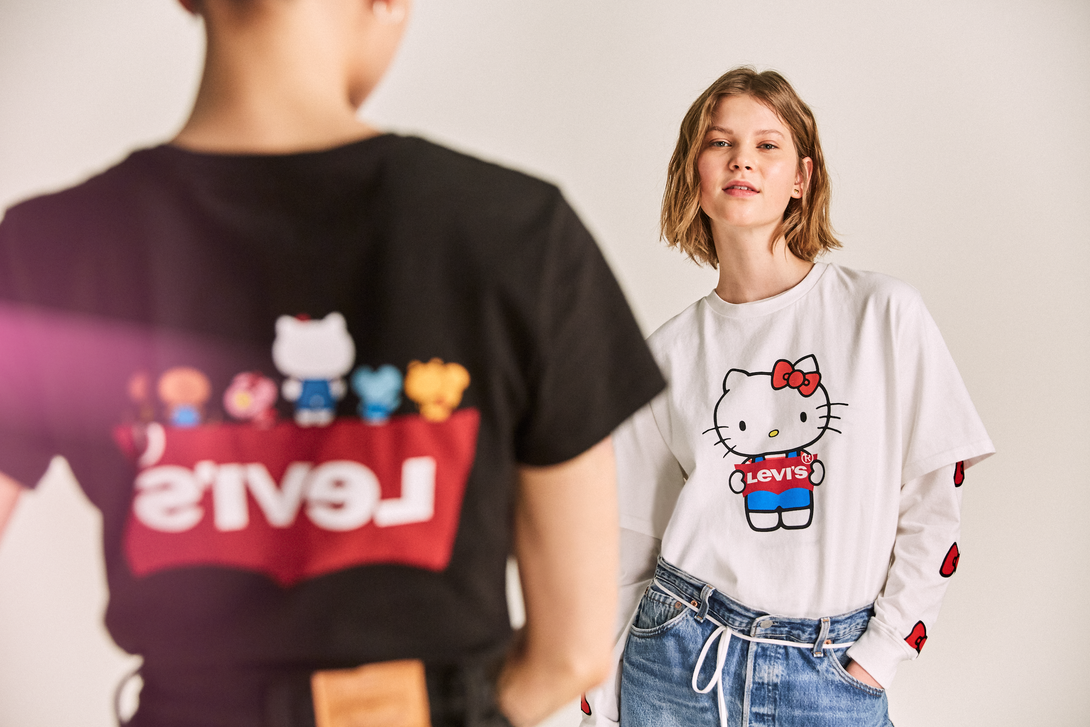 Коллаборация левайс и Хеллоу Китти. Худи Levis hello Kitty. Левайс с Хелло Китти. Levis hello Kitty. Хэллоу одежда