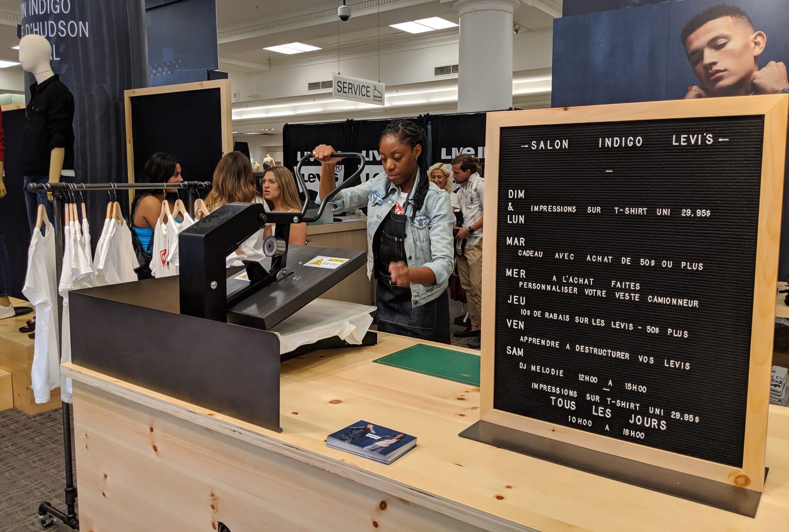 levis store eaton center