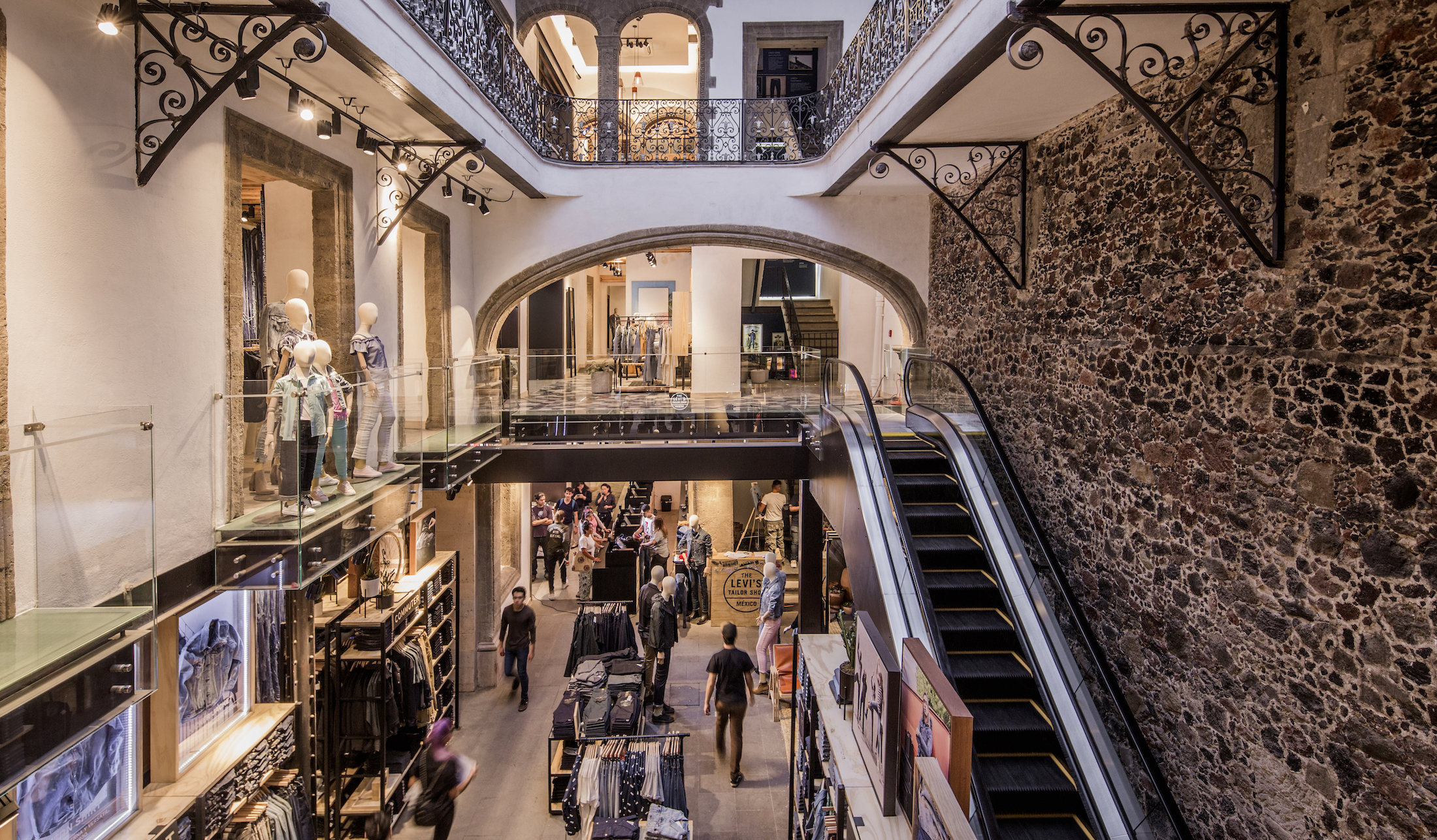 Levi retail crossing shop