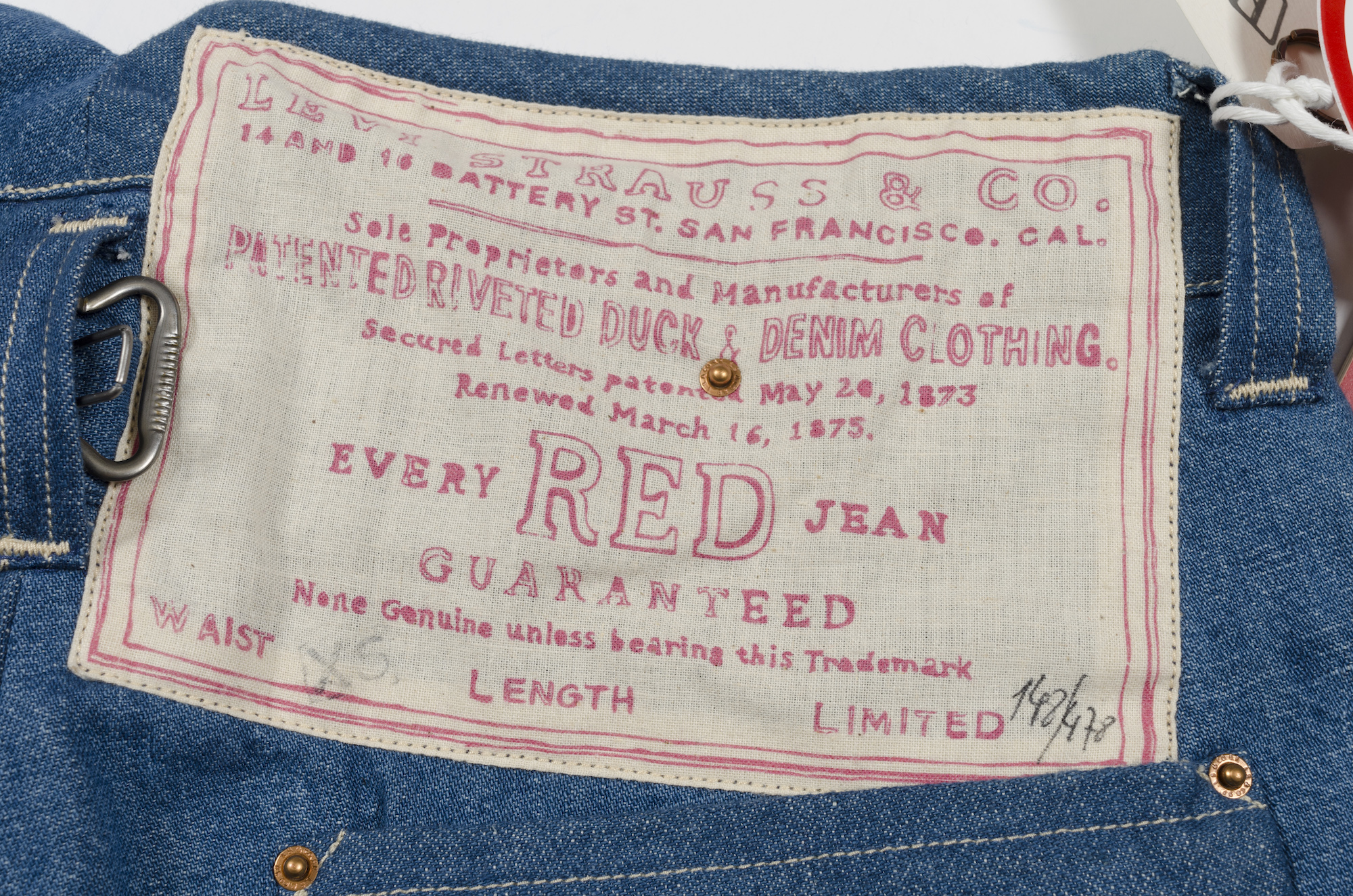 Top 74+ imagen levi’s red thread