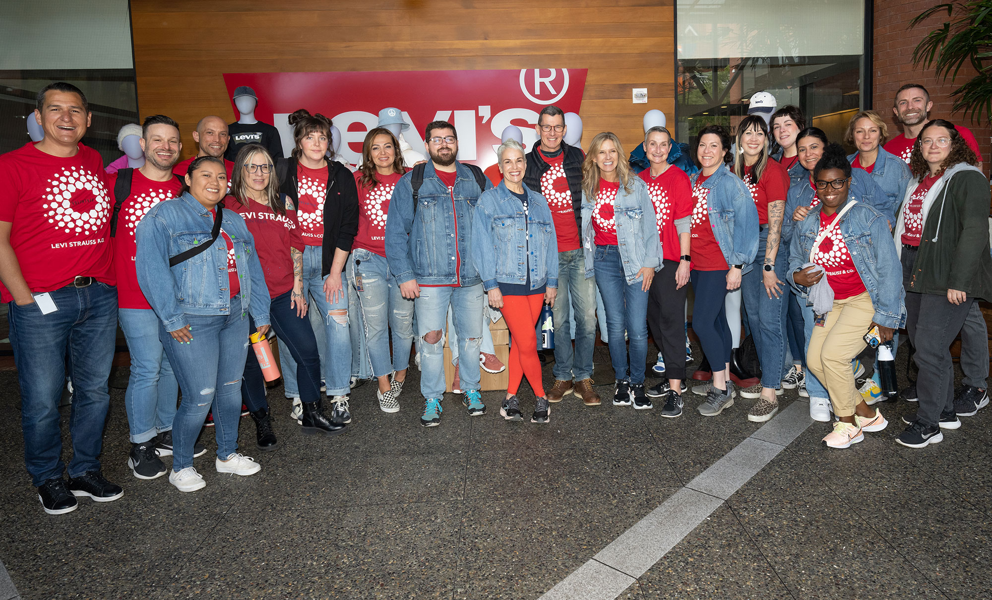 LS&Co. Club 501® 2023 Honorees stand for a group photo with CEO Chip Bergh and President Michelle Gass