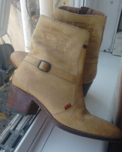 Chelsea-style beige suede Levi’s® orange Tab boots